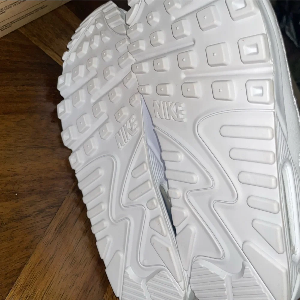 Air Max 90 Women's Size 8 White/Black - Picture 5 of 10